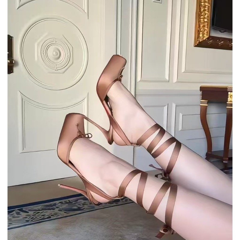 Ankle Strap Heels - Kırmızı Yüksek Topuklu Ayakkabılar, Pileli Fiyonklu